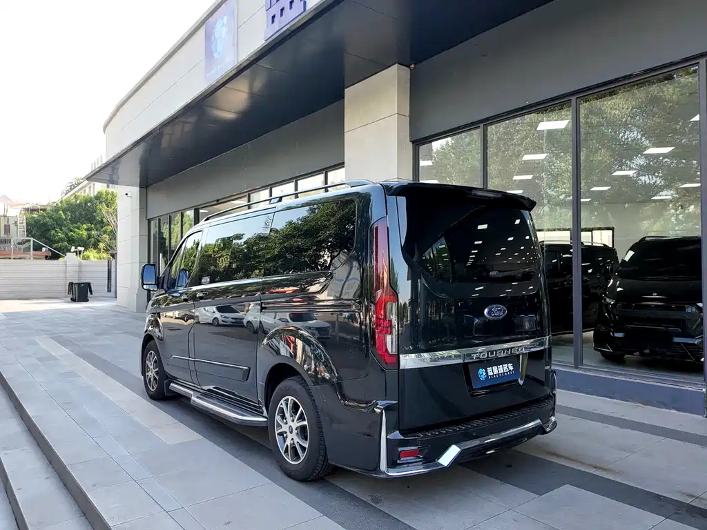 FORD TOUREO 2024