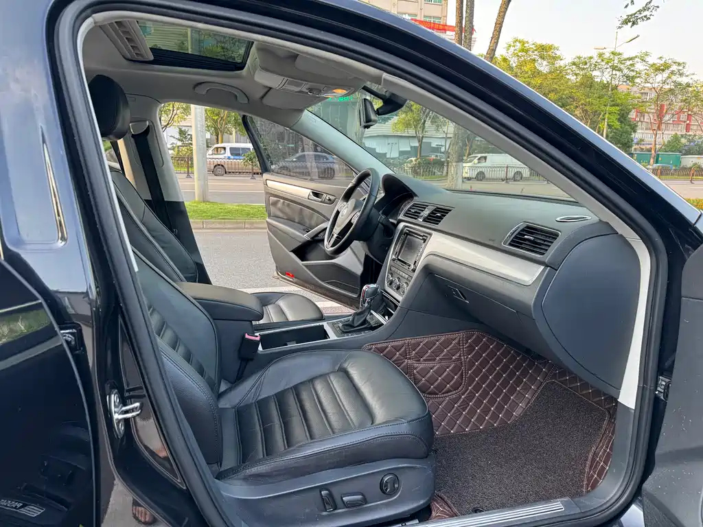 VOLKSWAGEN PASSAT 2014