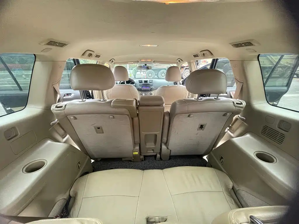 TOYOTA HIGHLANDER 2011