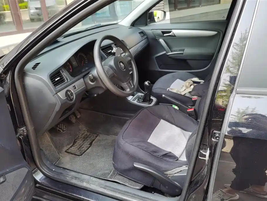 VOLKSWAGEN LAVIDA 2014