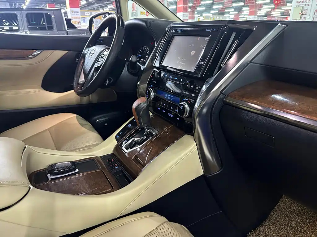 TOYOTA ALPHARD 2018