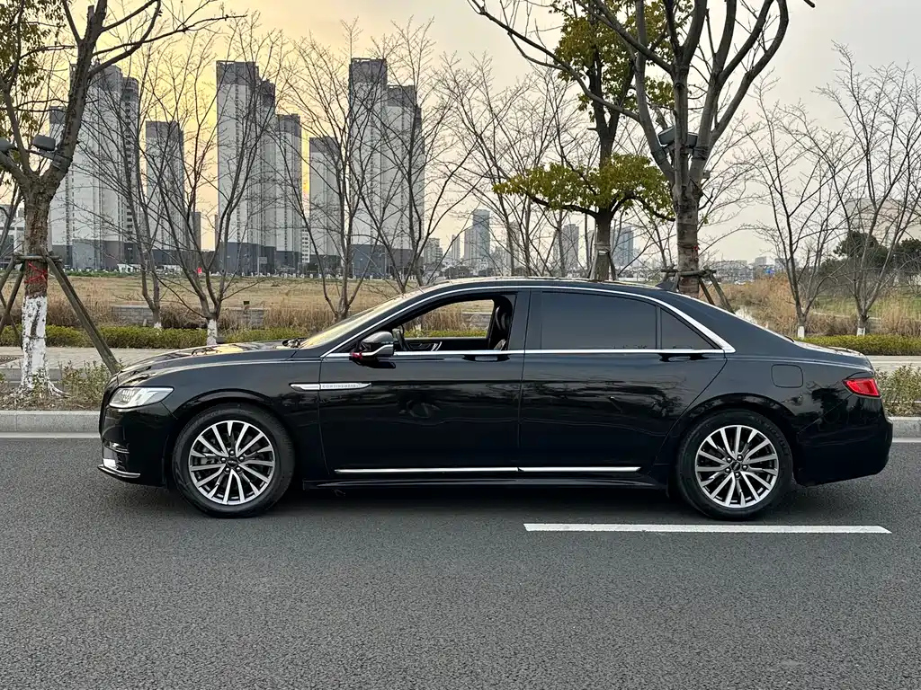 LINCOLN CONTINENTAL 2020