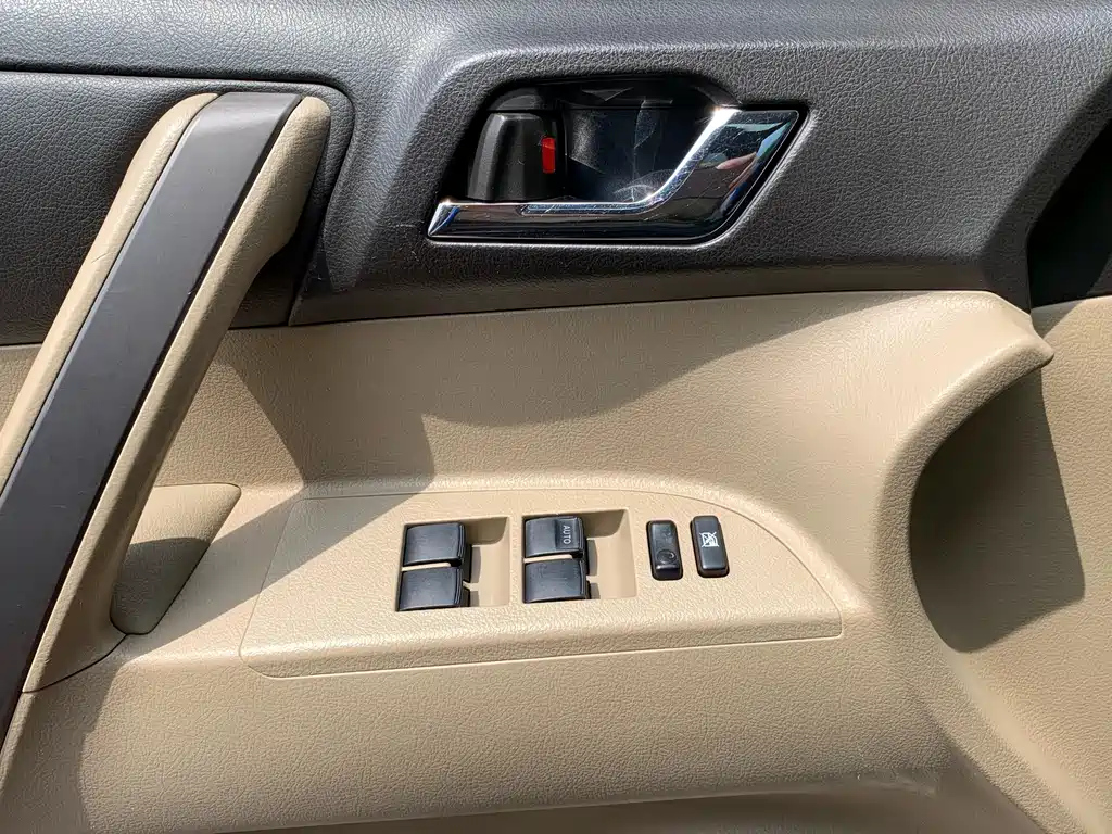TOYOTA HIGHLANDER 2009