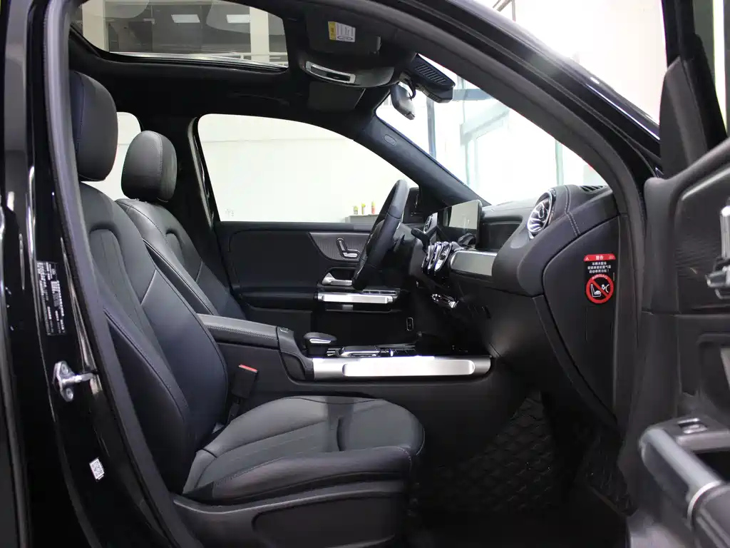 MERCEDES BENZ GLB 2023