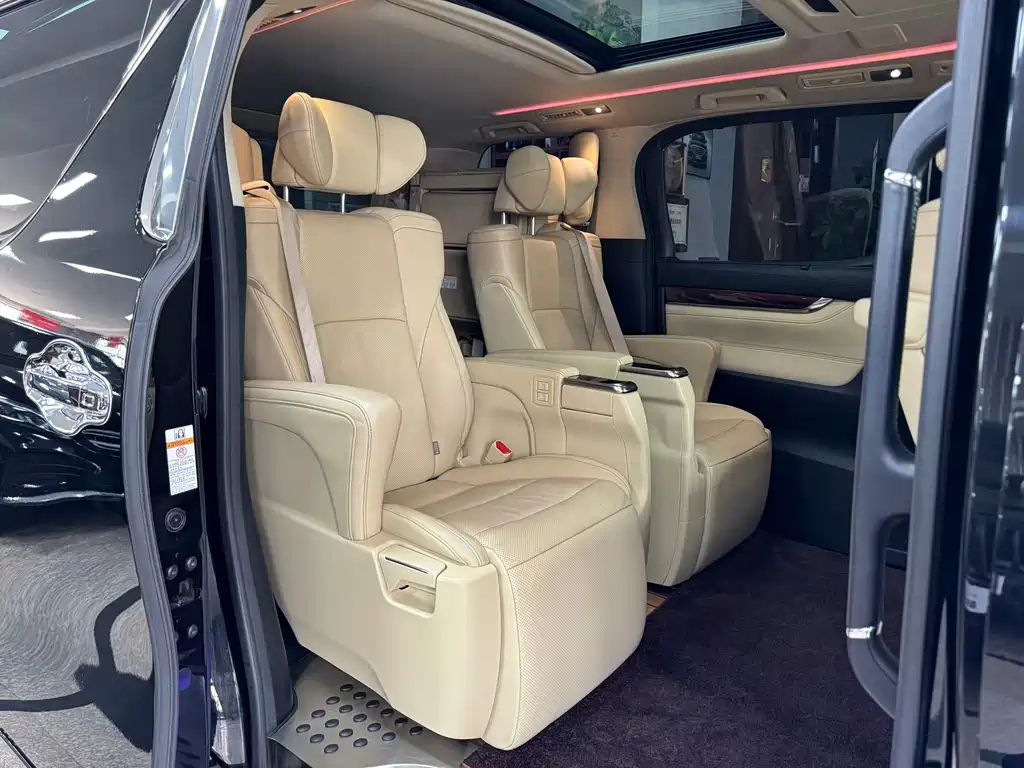 TOYOTA ALPHARD 2017
