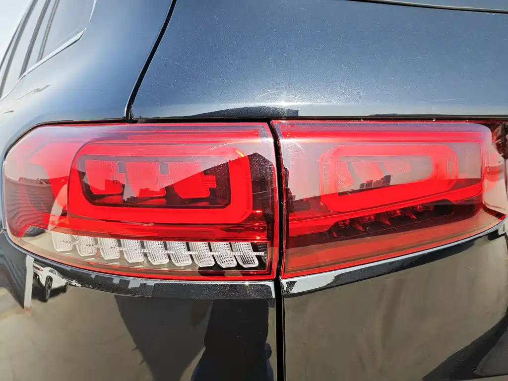 MERCEDES BENZ GLB 2023