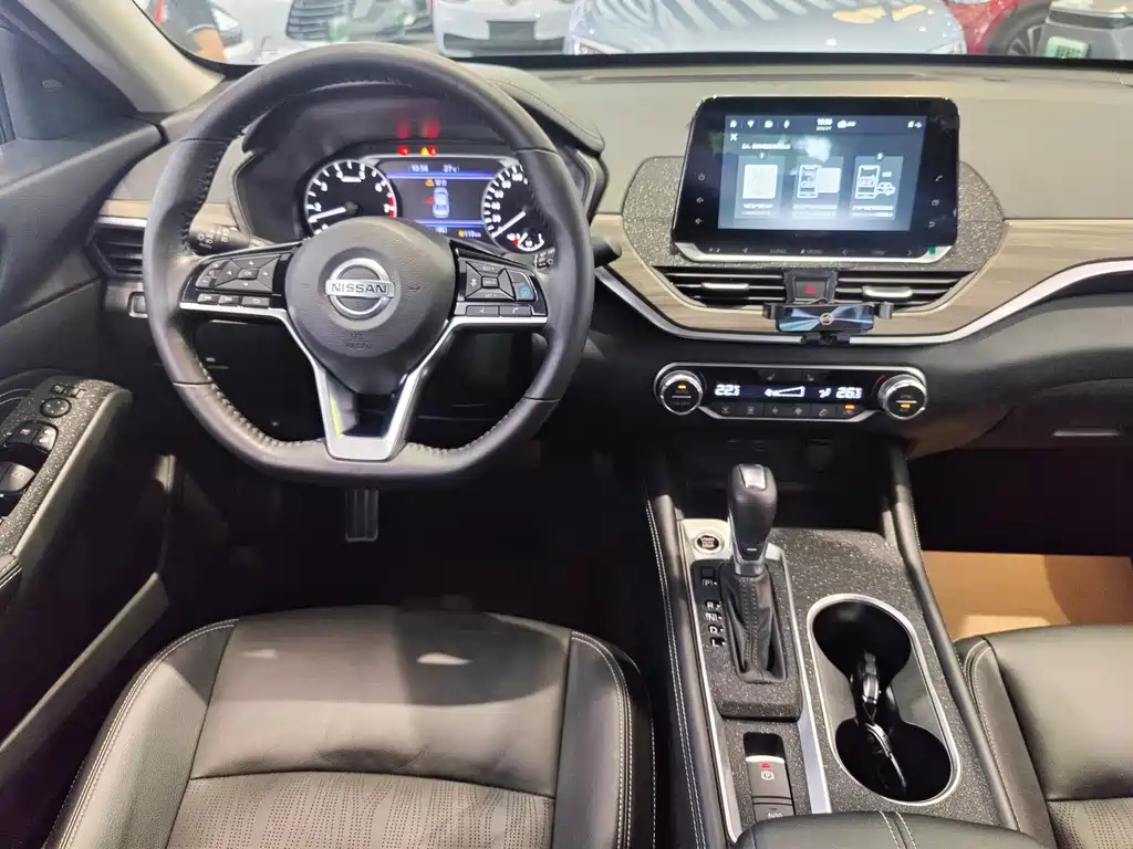 NISSAN TEANA 2022