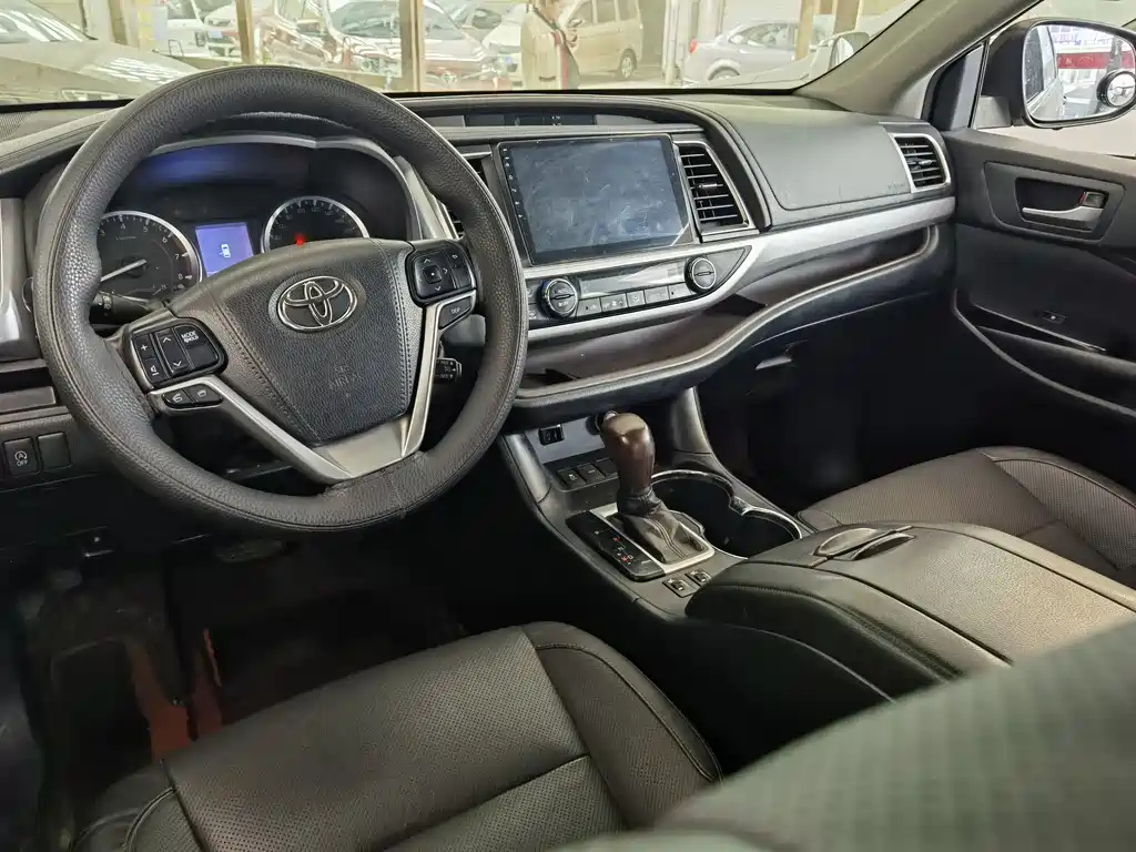 TOYOTA HIGHLANDER 2017