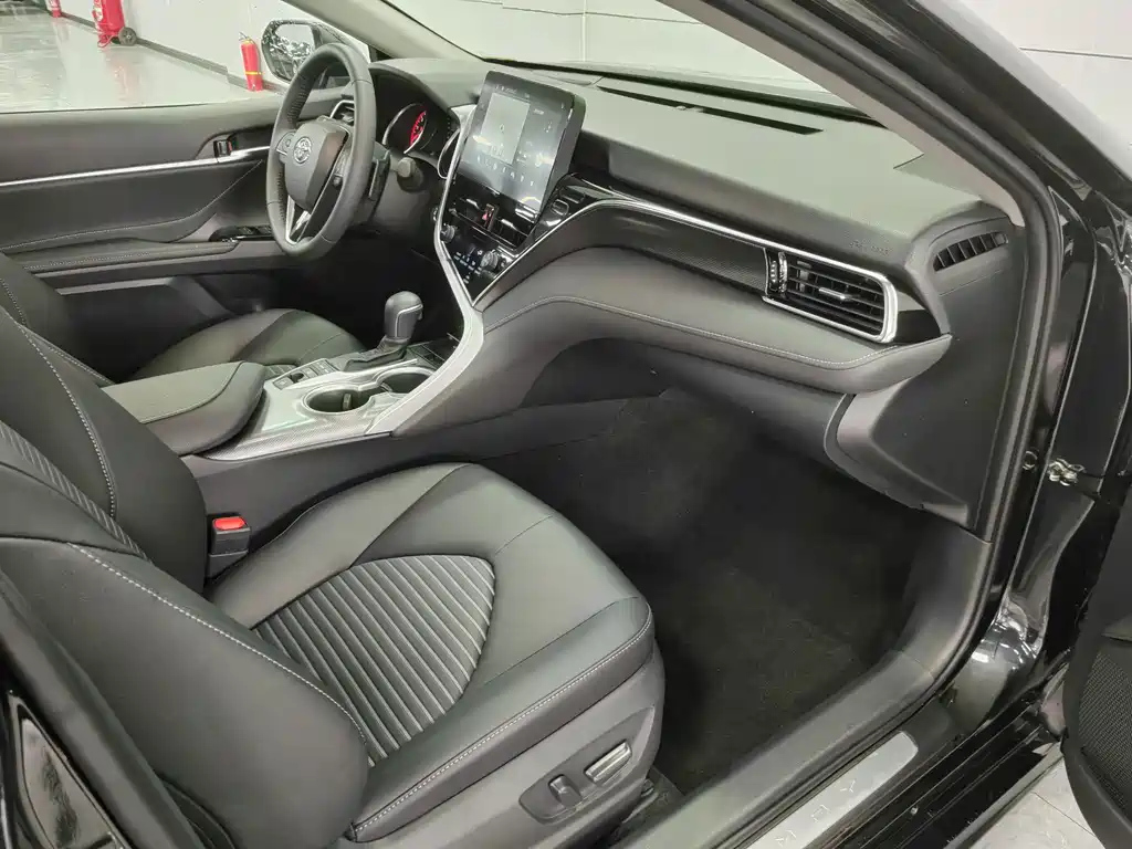 TOYOTA CAMRY 2023