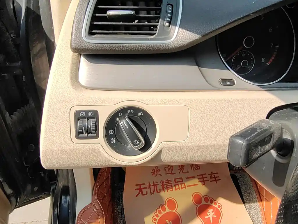 VOLKSWAGEN MAGOTAN 2012