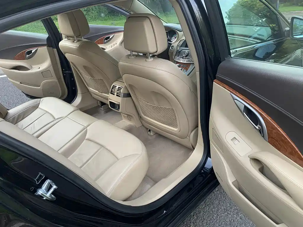 BUICK LACROSSE 2010