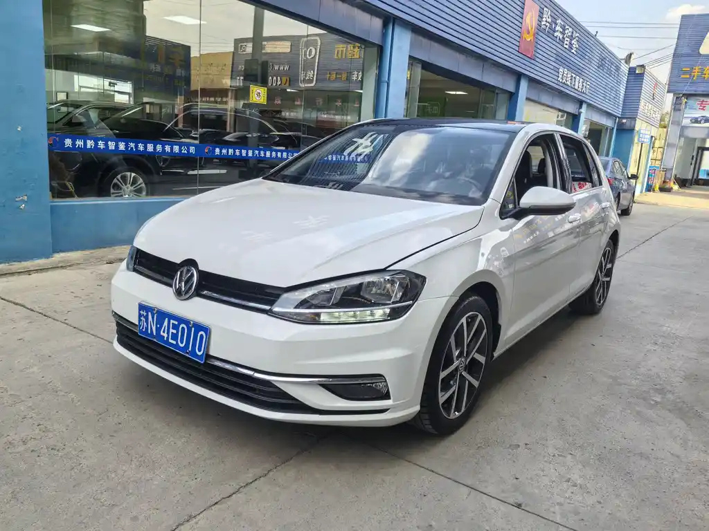 VOLKSWAGEN GOLF 2020