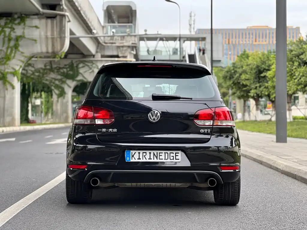 VOLKSWAGEN GOLF 2010