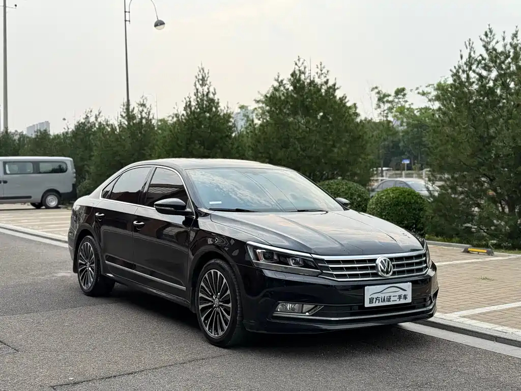 VOLKSWAGEN PASSAT 2017