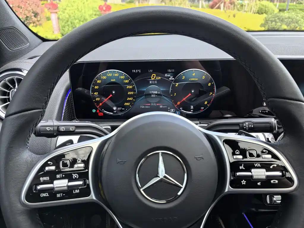 MERCEDES BENZ GLB 2023
