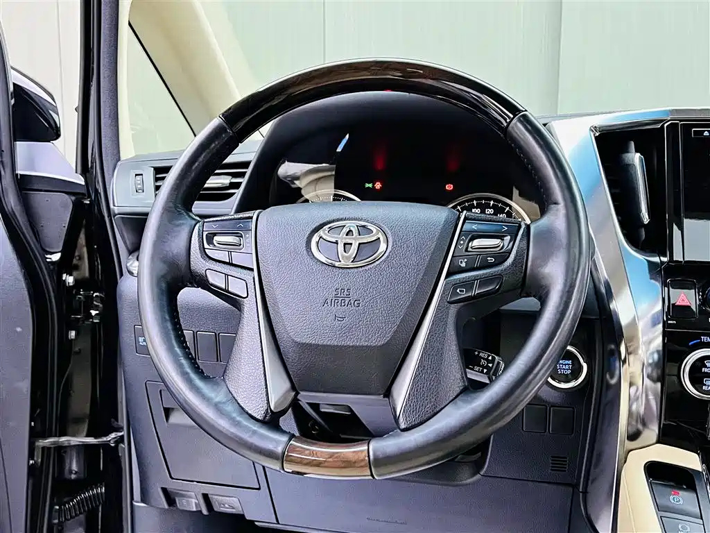 TOYOTA ALPHARD 2018