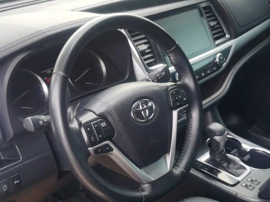 TOYOTA HIGHLANDER 2019