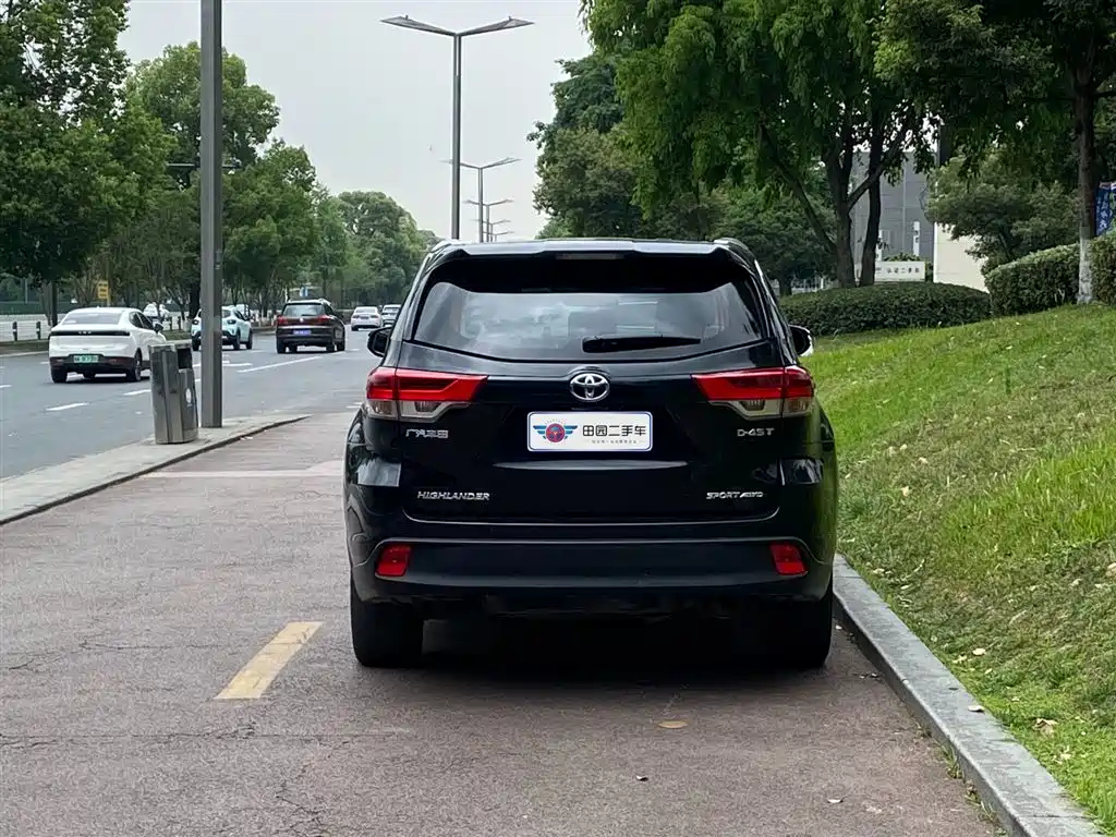 TOYOTA HIGHLANDER 2021