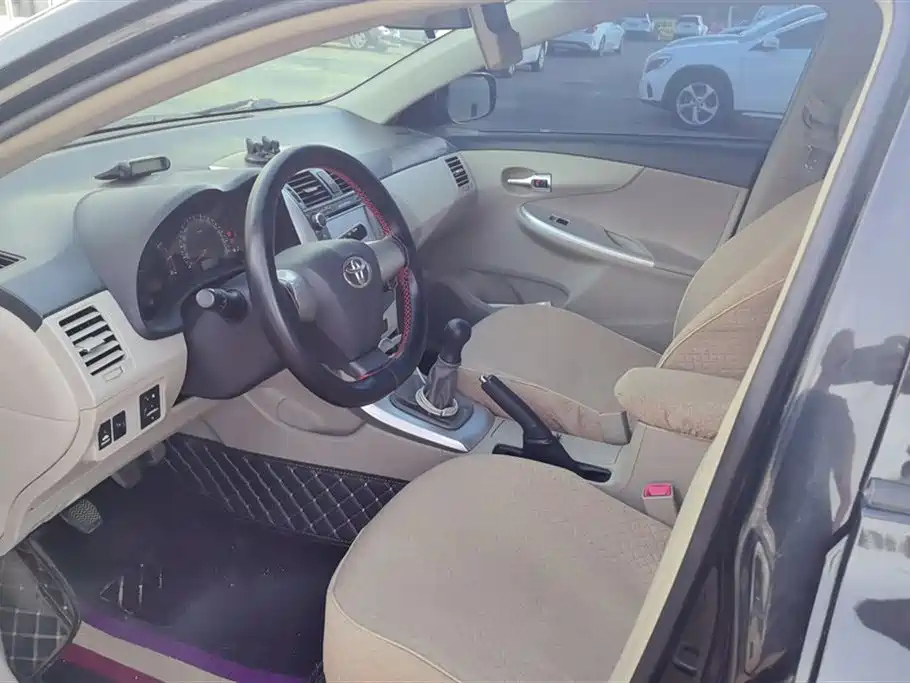TOYOTA COROLLA 2011