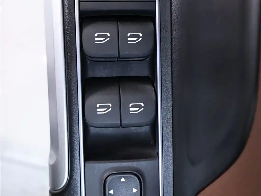 MERCEDES BENZ GLB 2023