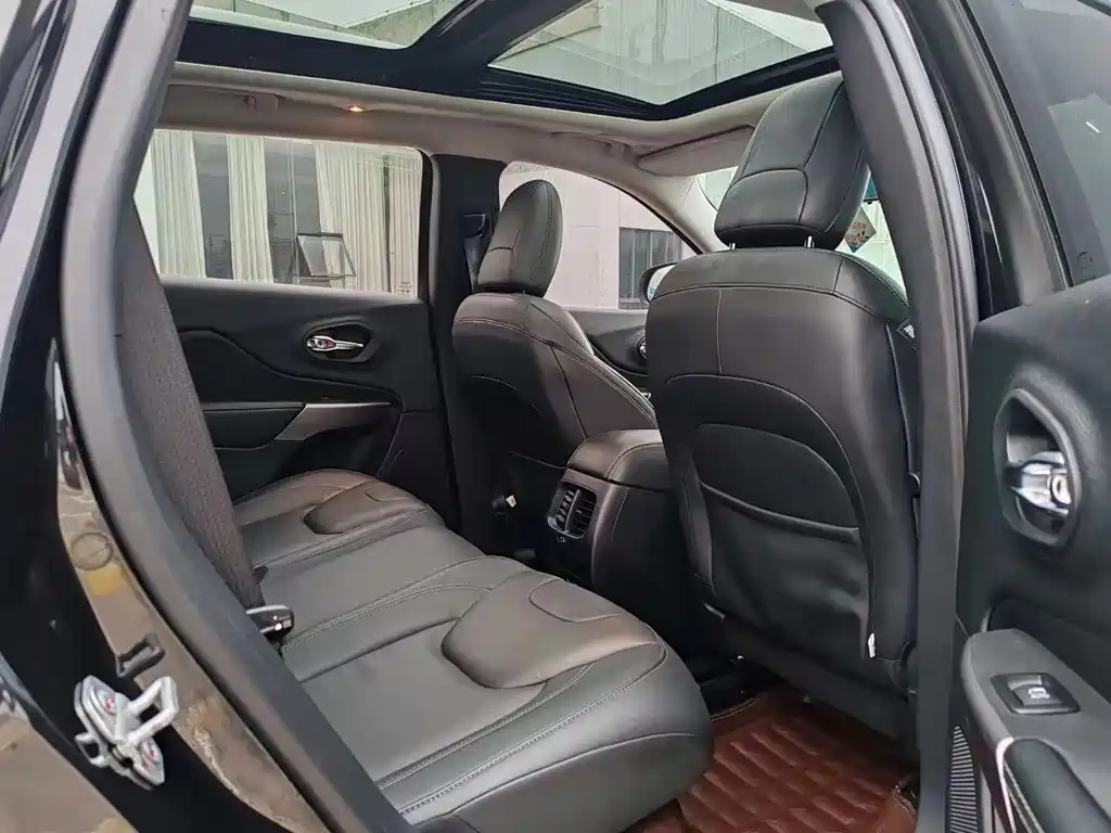 JEEP CHEROKEE 2019