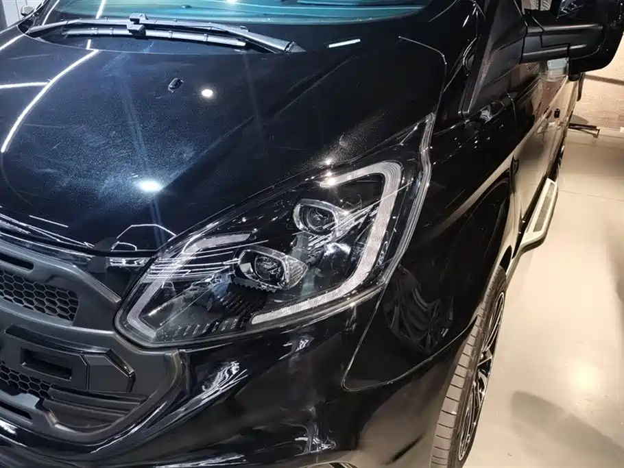 FORD TOUREO 2020