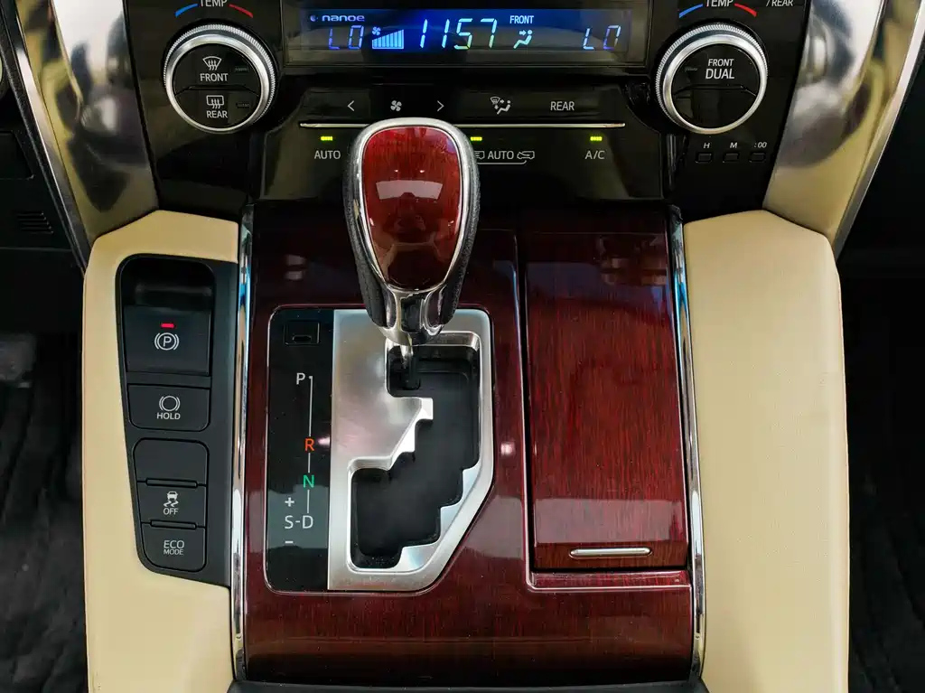 TOYOTA ALPHARD 2016
