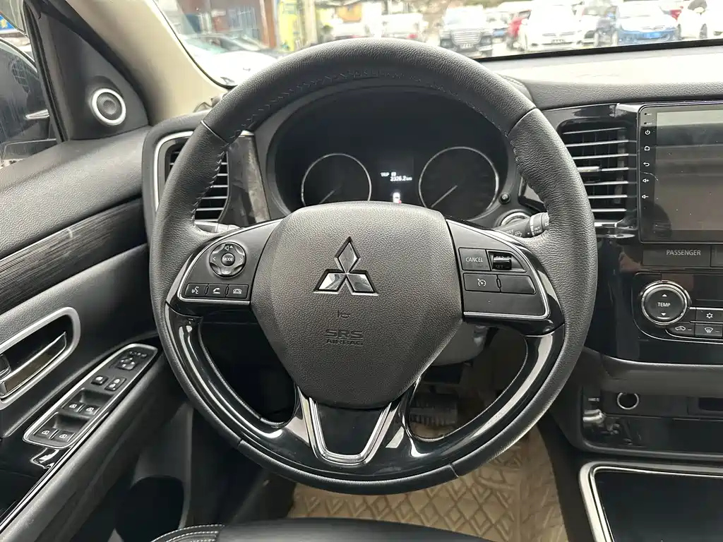 MITSUBISHI OUTLANDER 2020