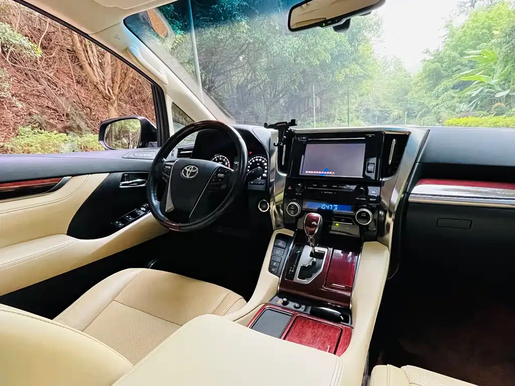 TOYOTA ALPHARD 2017