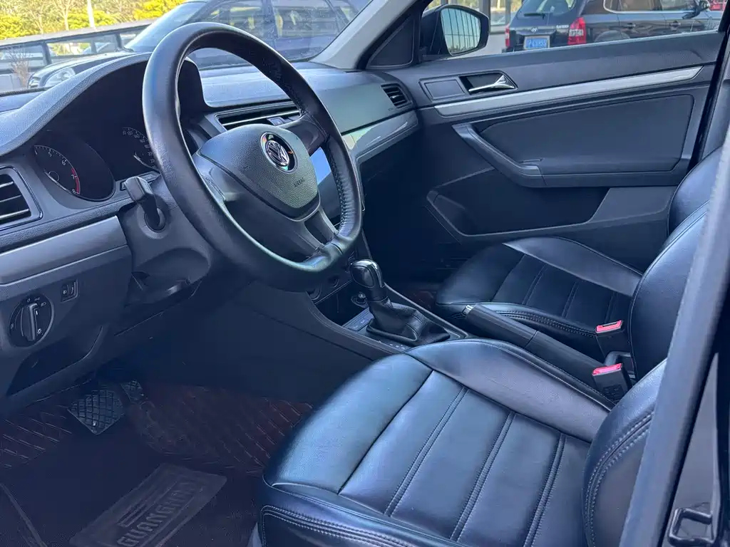 VOLKSWAGEN LAVIDA 2020