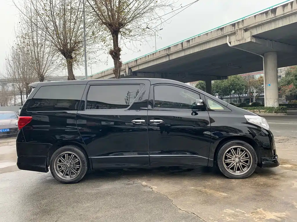 TOYOTA ALPHARD 2012