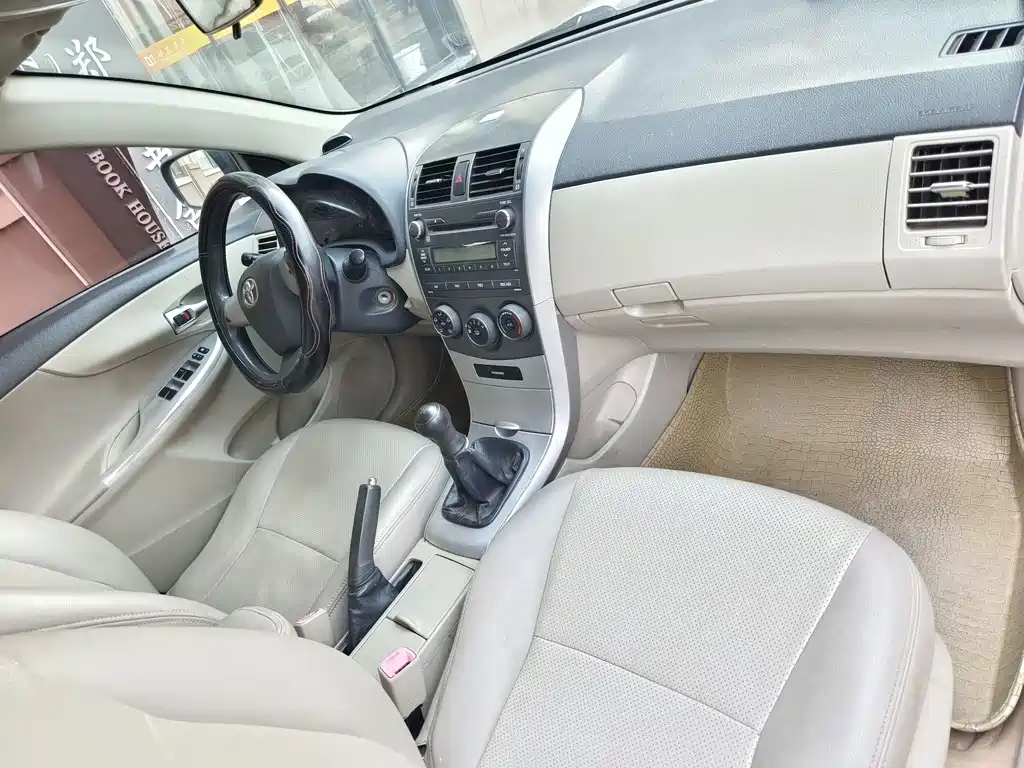 TOYOTA COROLLA 2010
