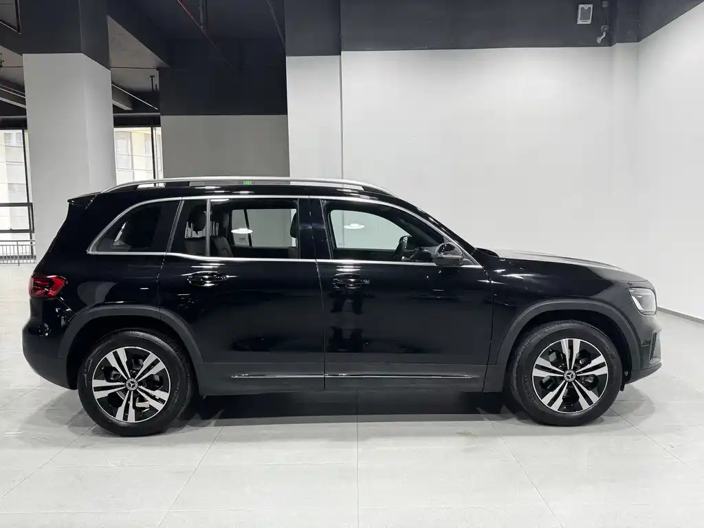 MERCEDES BENZ GLB 2024