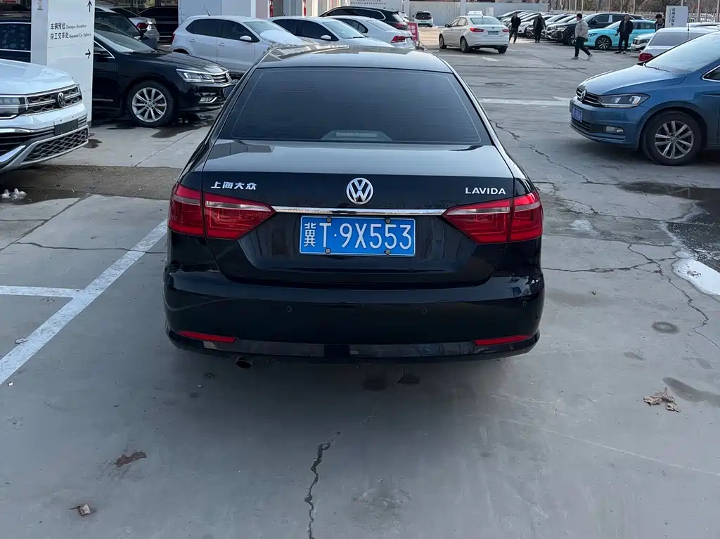 VOLKSWAGEN LAVIDA 2015