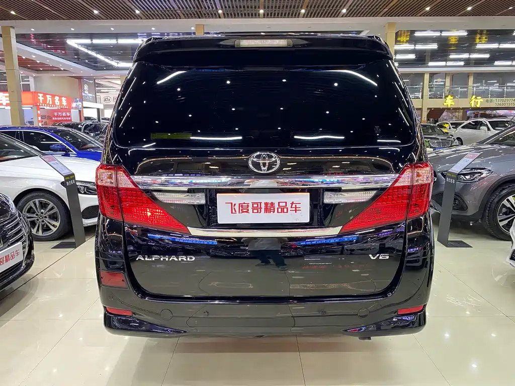 TOYOTA ALPHARD 2013
