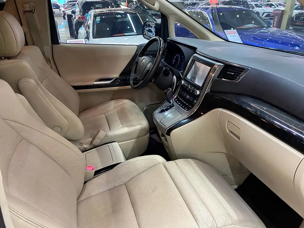 TOYOTA ALPHARD 2013