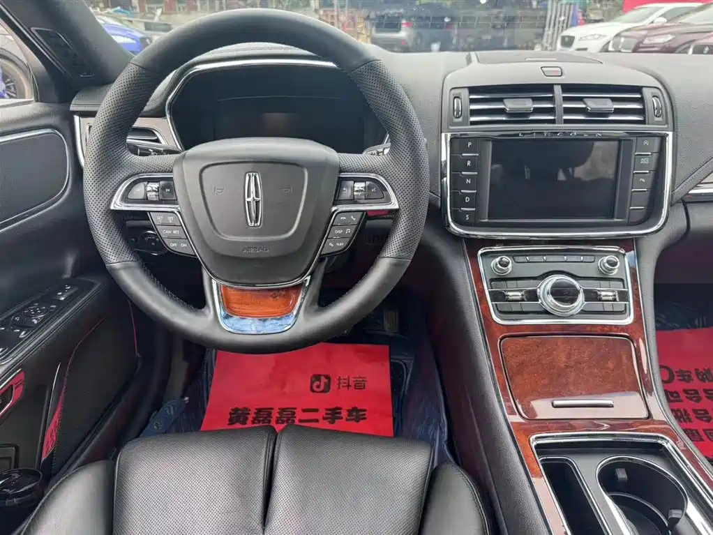 LINCOLN CONTINENTAL 2018