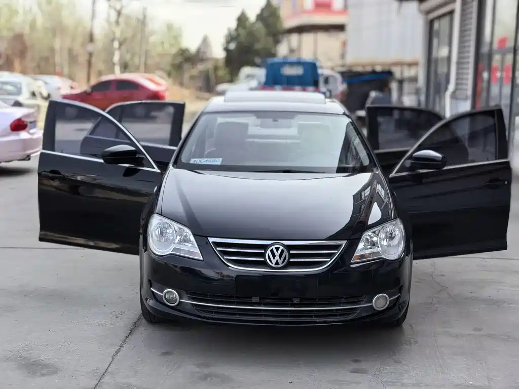 VOLKSWAGEN BORA 2012