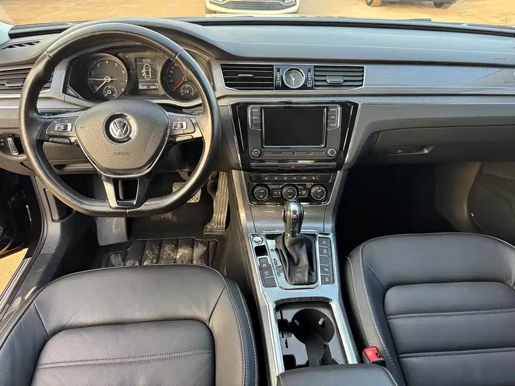 VOLKSWAGEN PASSAT 2017