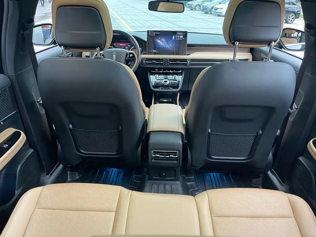 LINCOLN ADVENTURER 2021