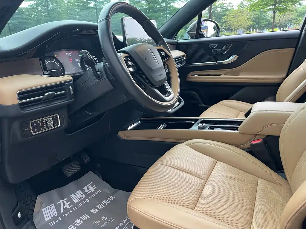 LINCOLN ADVENTURER 2021