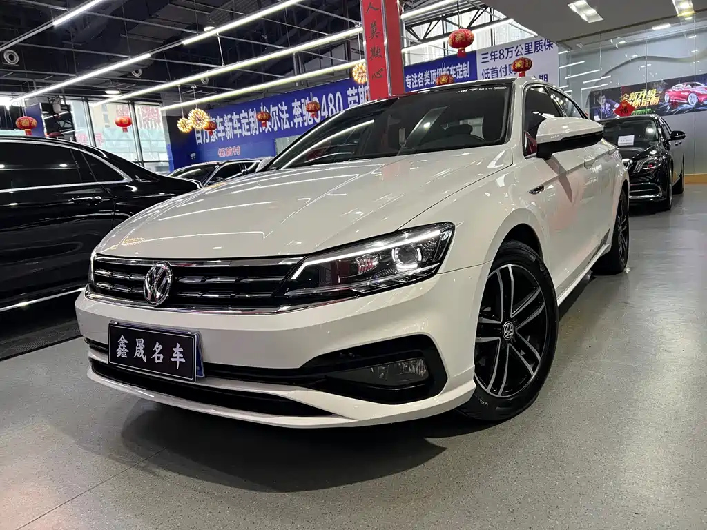 VOLKSWAGEN LAMANDO 2021