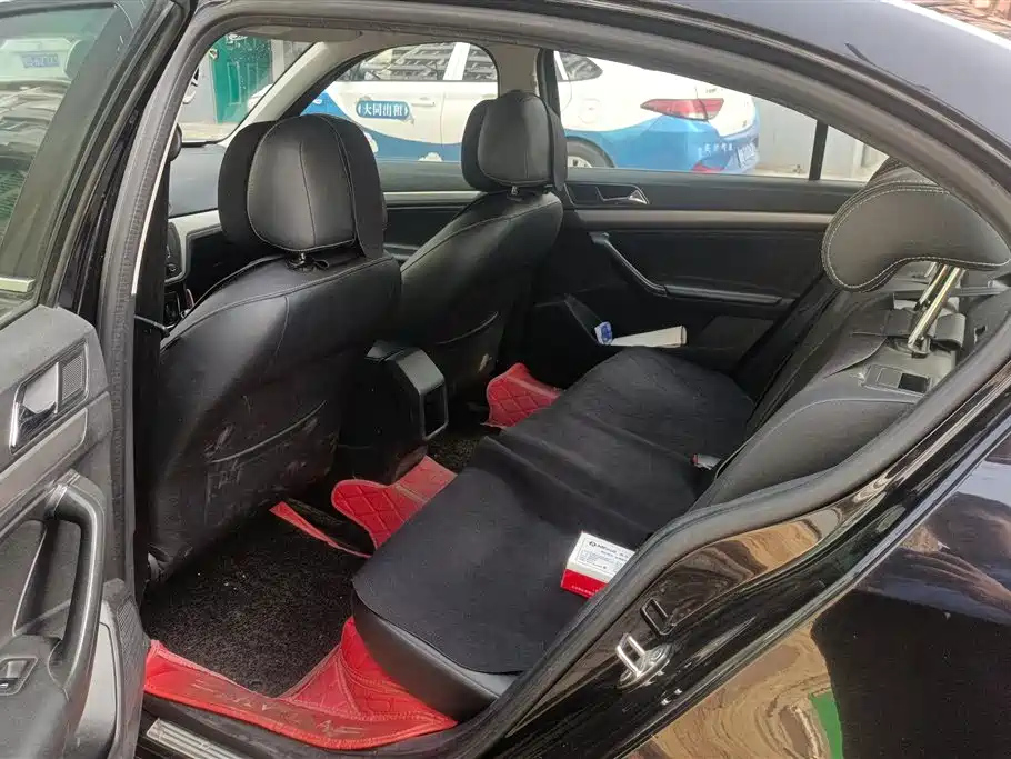 VOLKSWAGEN LAVIDA 2015