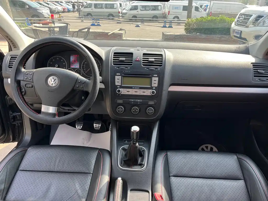 VOLKSWAGEN SAGITAR 2010