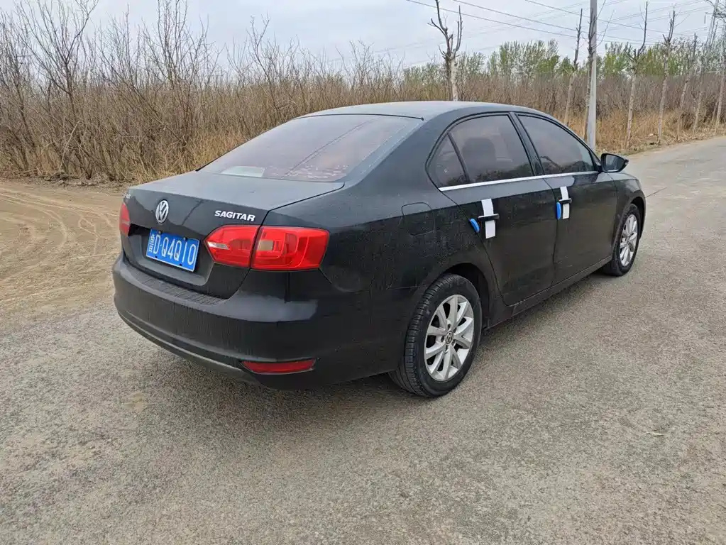 VOLKSWAGEN SAGITAR 2013