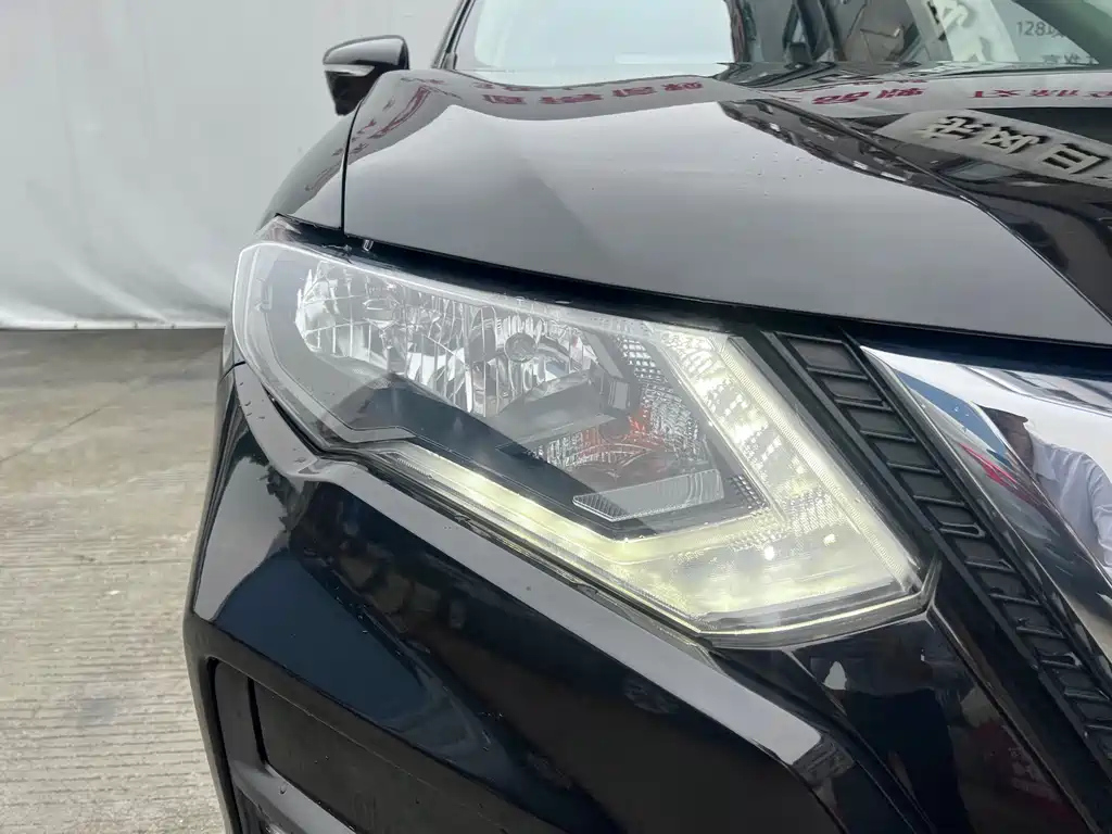 NISSAN X-TRAIL 2018