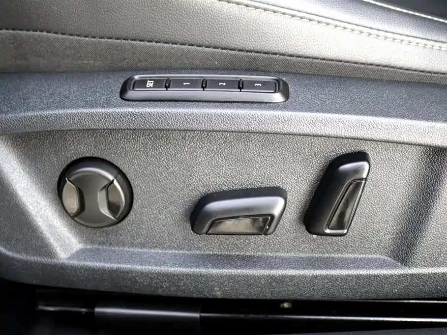 VOLKSWAGEN PASSAT 2021