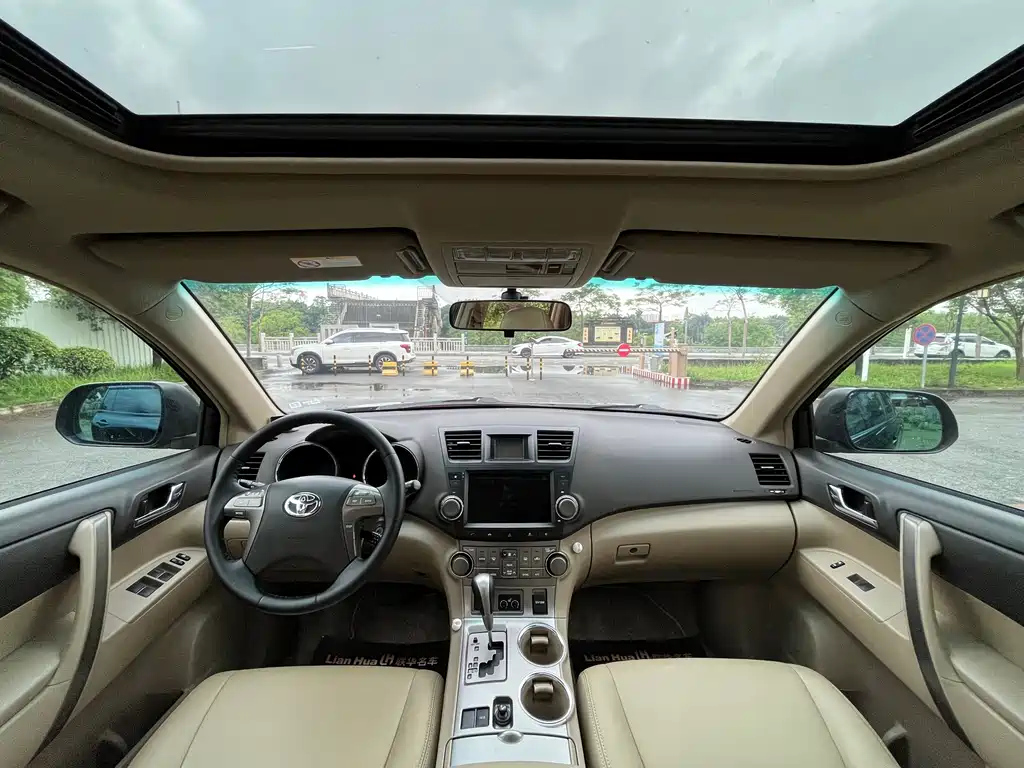TOYOTA HIGHLANDER 2011