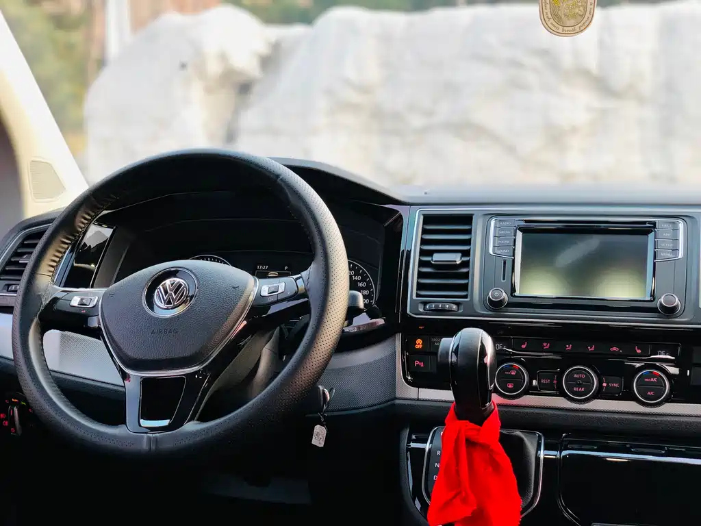 VOLKSWAGEN MULTIVAN 2018