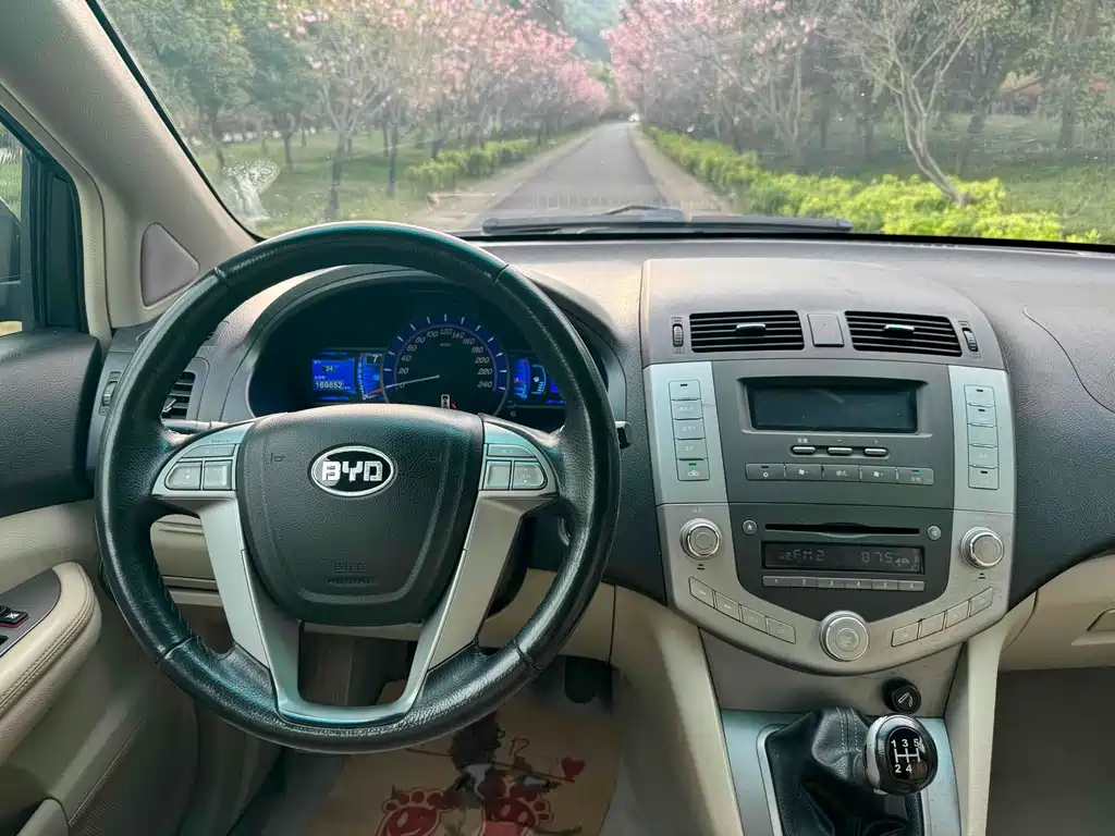 BYD S6 2013